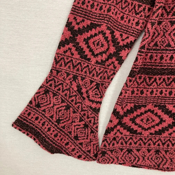 New One World Red Black Southwestern Print Fuzzy Stretch Pullover Top Large - Picture 3 of 10